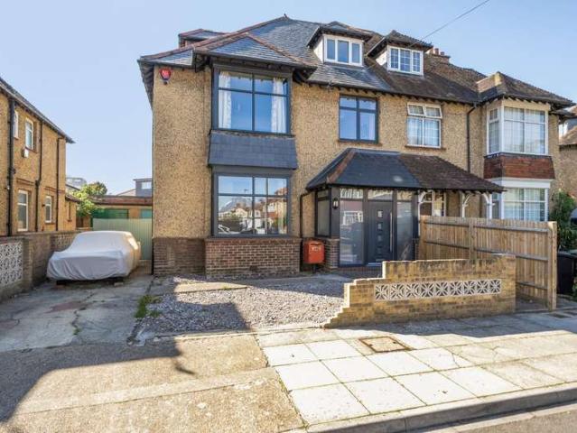 5 Bedroom Semi Detached House