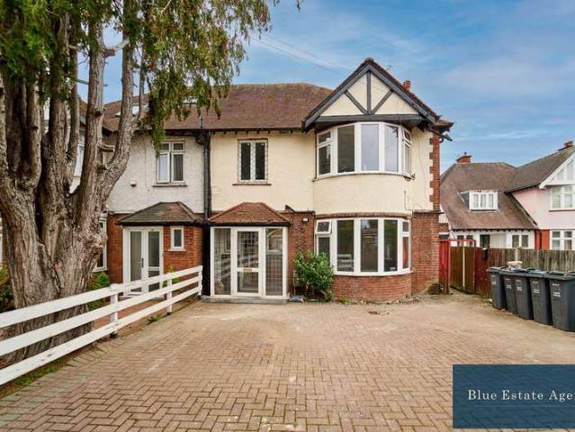 5 Bedroom Semi Detached House