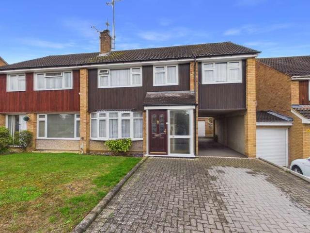 5 Bedroom Semi Detached House