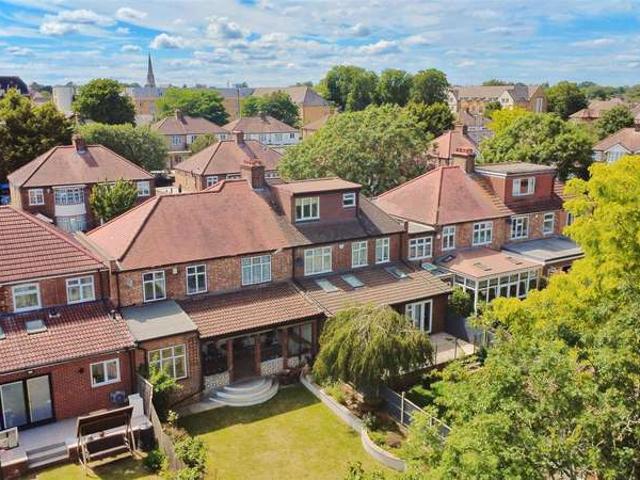 5 Bedroom Semi Detached House