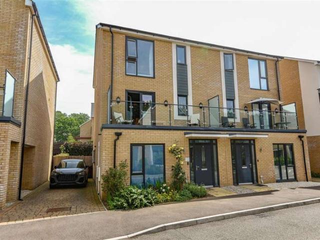 5 Bedroom Semi Detached House