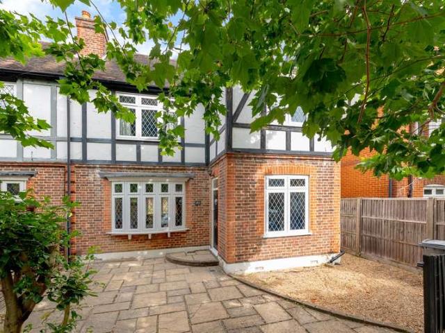 5 Bedroom Semi Detached House