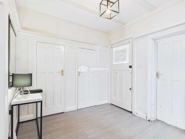5 Bedroom Semi Detached House