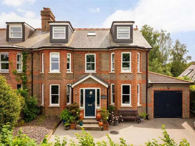 5 Bedroom Semi Detached House
