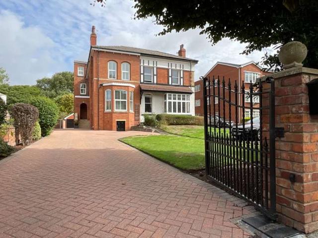 5 Bedroom Semi Detached House
