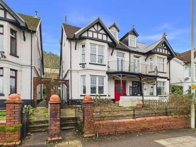 5 Bedroom Semi Detached House