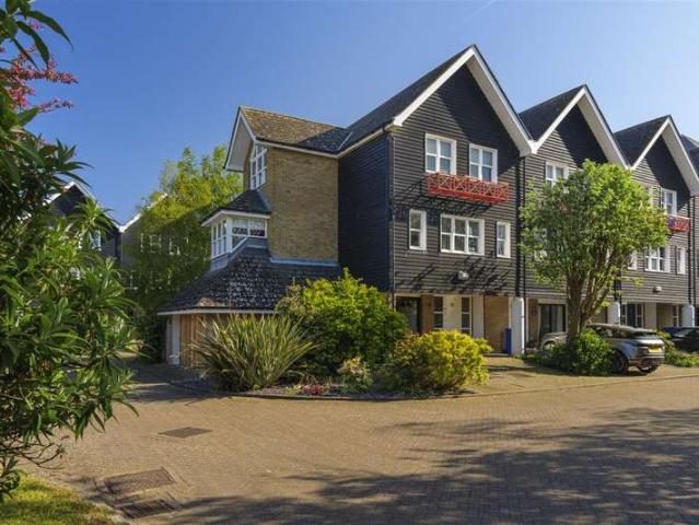 5 Bedroom Semi Detached House