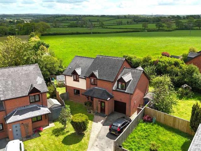 5 Bedroom Detached House