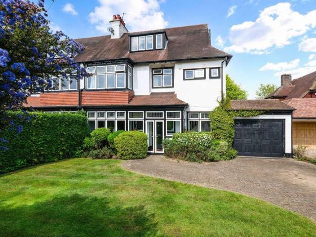 5 Bedroom Semi Detached House