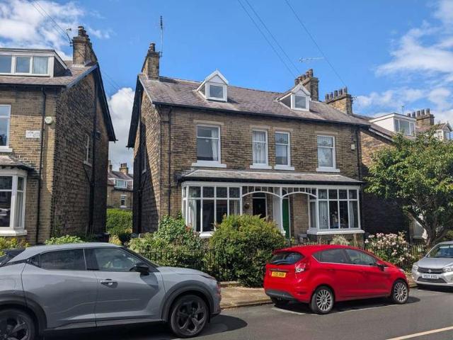 5 Bedroom Semi Detached House