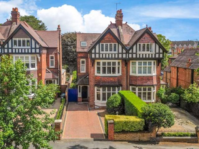 5 Bedroom Semi Detached House