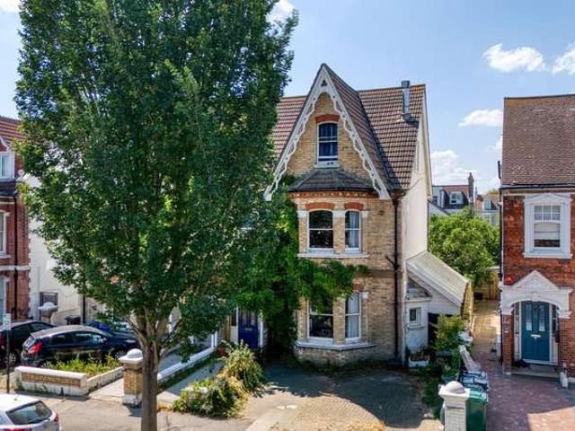 5 Bedroom Semi Detached House