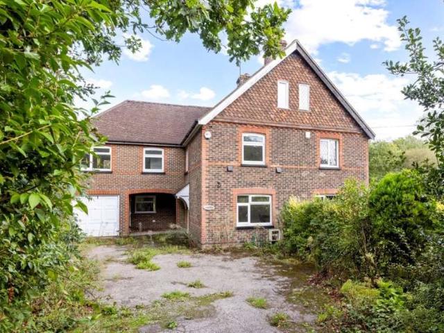 5 Bedroom Semi Detached House