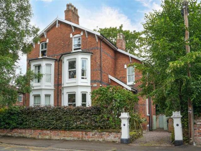 5 Bedroom Semi Detached House