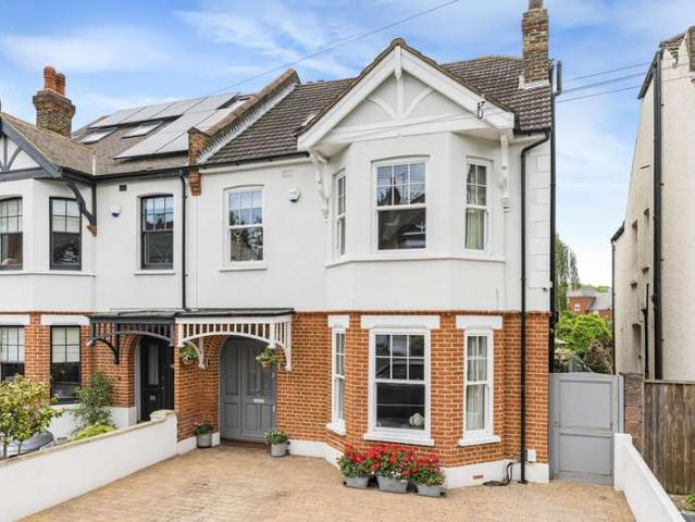 5 Bedroom Semi Detached House