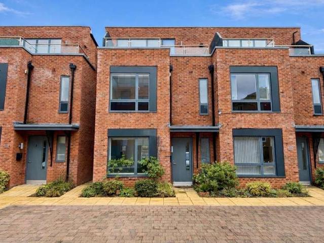 5 Bedroom Semi Detached House