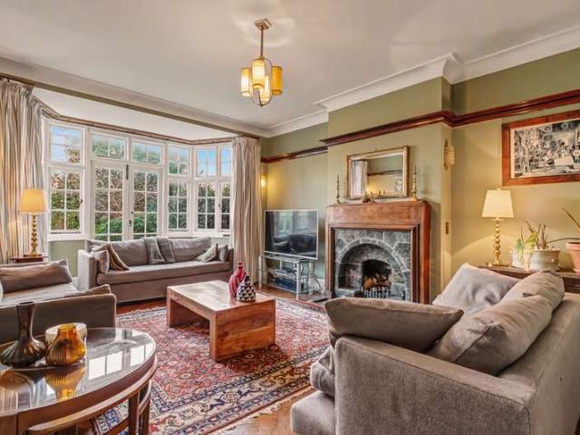 5 Bedroom Semi Detached House