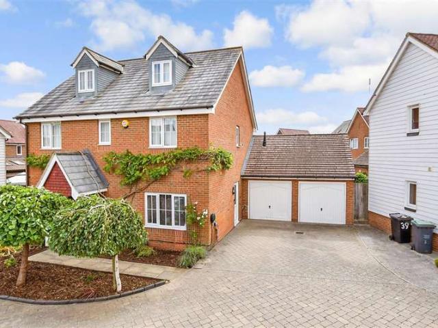 5 Bedroom Semi Detached House