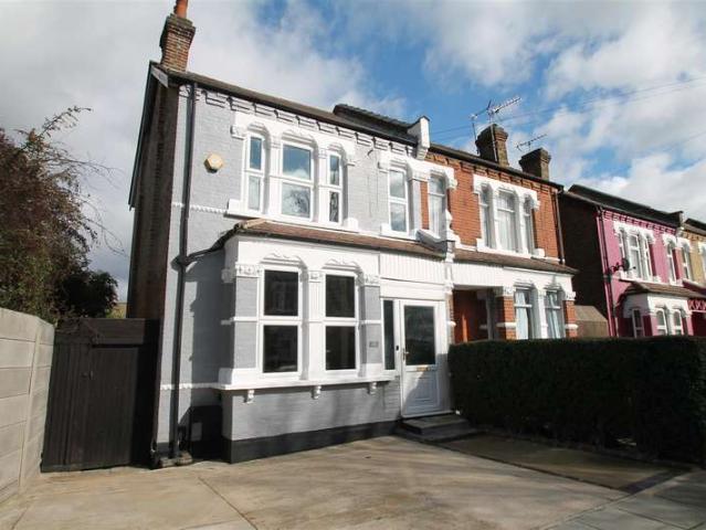 5 Bedroom Semi Detached House