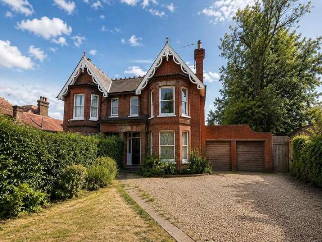 5 Bedroom Semi Detached House