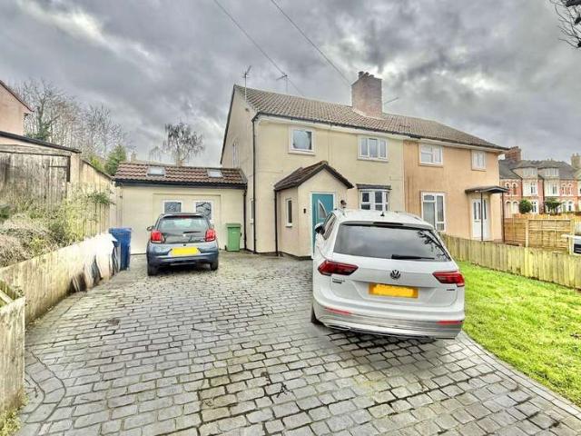 5 Bedroom Semi Detached House
