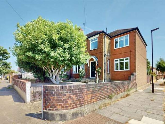 5 Bedroom Semi Detached House
