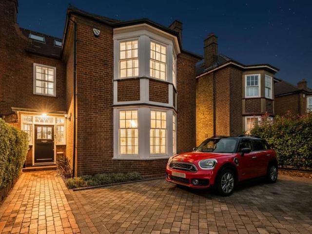 5 Bedroom Semi Detached House