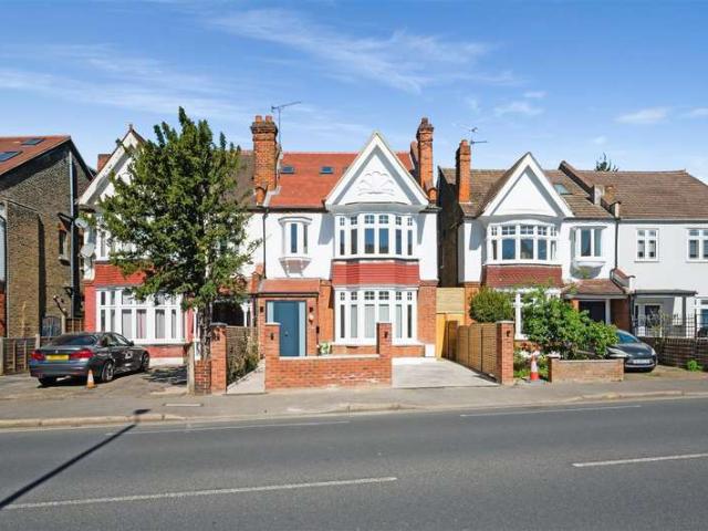 5 Bedroom Semi Detached House
