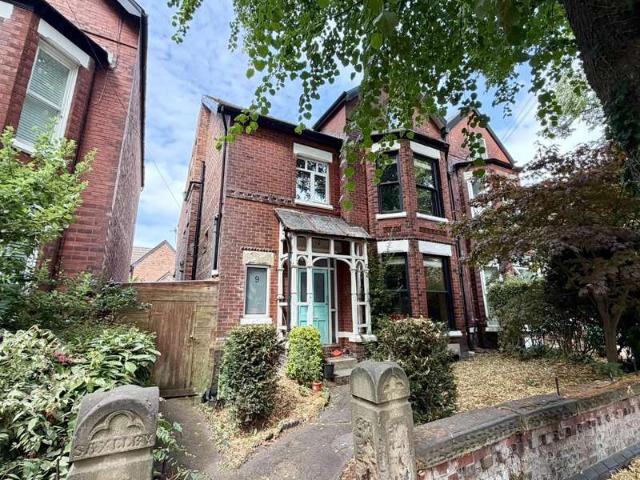 5 Bedroom Semi Detached House