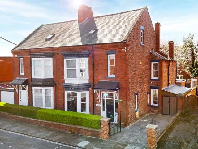 5 Bedroom Semi Detached House
