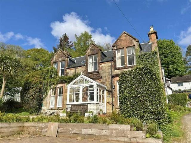 5 Bedroom Semi Detached House