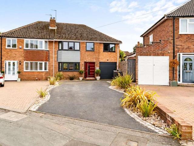 5 Bedroom Semi Detached House