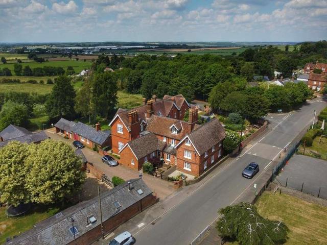 5 Bedroom Semi Detached House