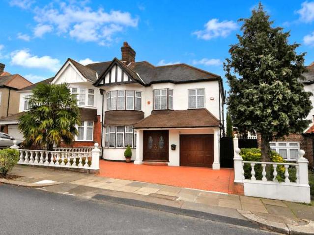 5 Bedroom Semi Detached House
