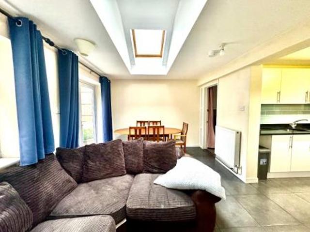 5 bedroom Semi detached house To Let