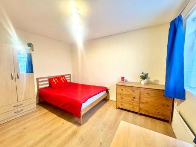 5 bedroom Semi detached house To Let