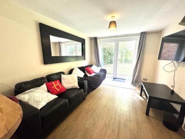 5 bedroom Semi detached house To Let