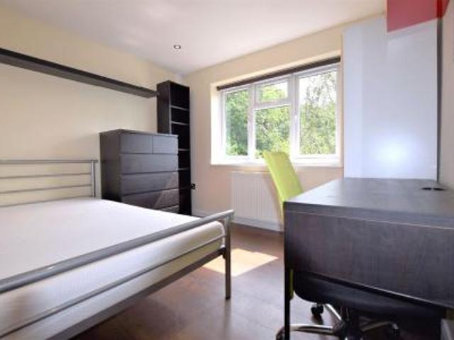 5 bedroom Semi detached house To Let