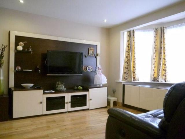5 bedroom semi detached house to rent