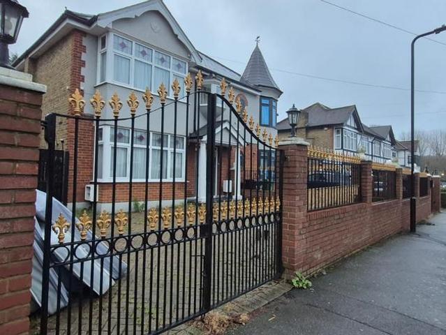 5 bedroom semi detached house to rent