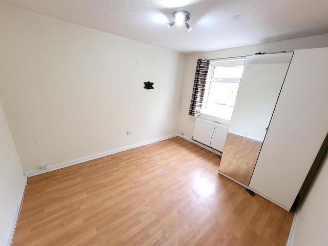 5 bedroom semi detached house to rent