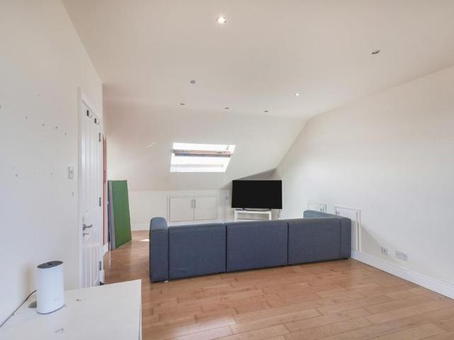 5 bedroom semi detached house to rent