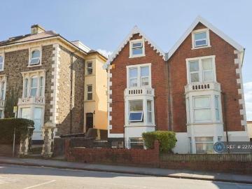 5 bedroom semi detached house to rent
