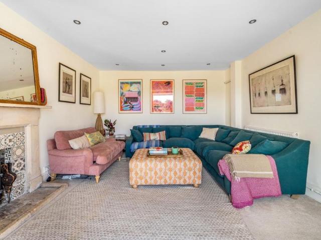 5 bedroom semi detached house to rent