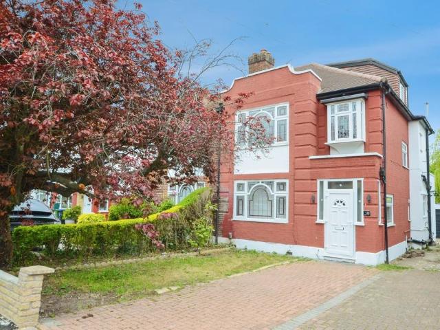 5 bedroom semi detached house to rent