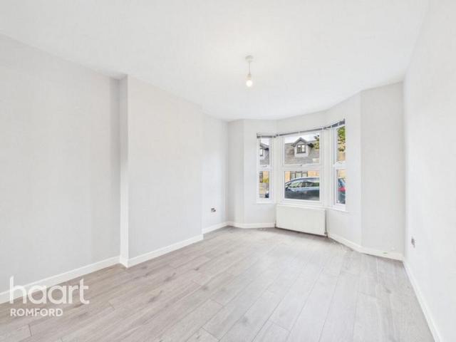 5 bedroom semi detached house to rent