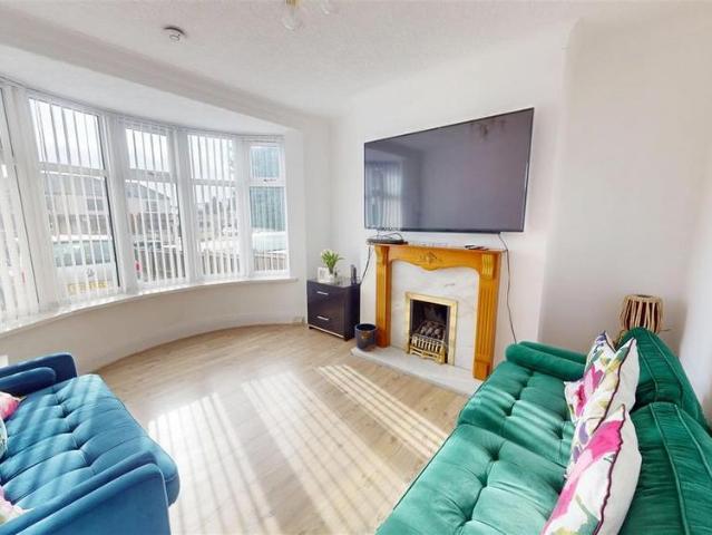 5 bedroom semi detached house to rent