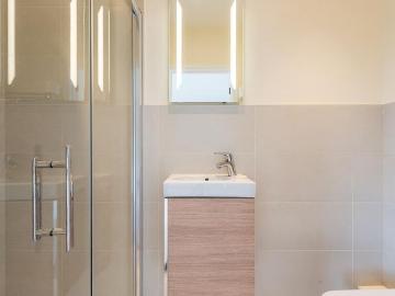 5 bedroom semi detached house to rent