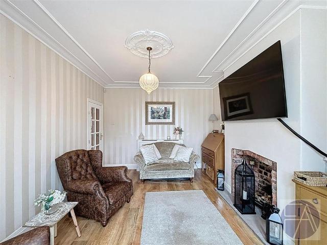 5 bedroom semi detached house to rent