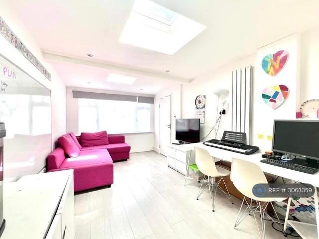 5 bedroom semi detached house to rent